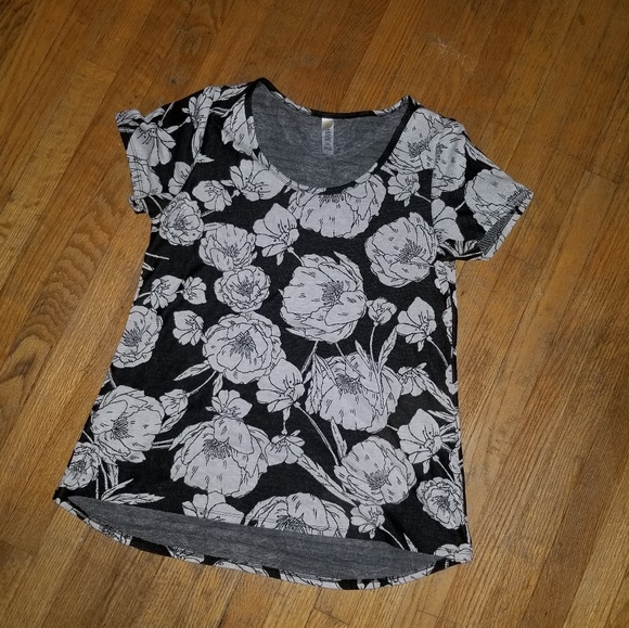 Lularoe top - Picture 1 of 3